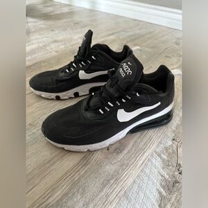 Air270 React women’s 9